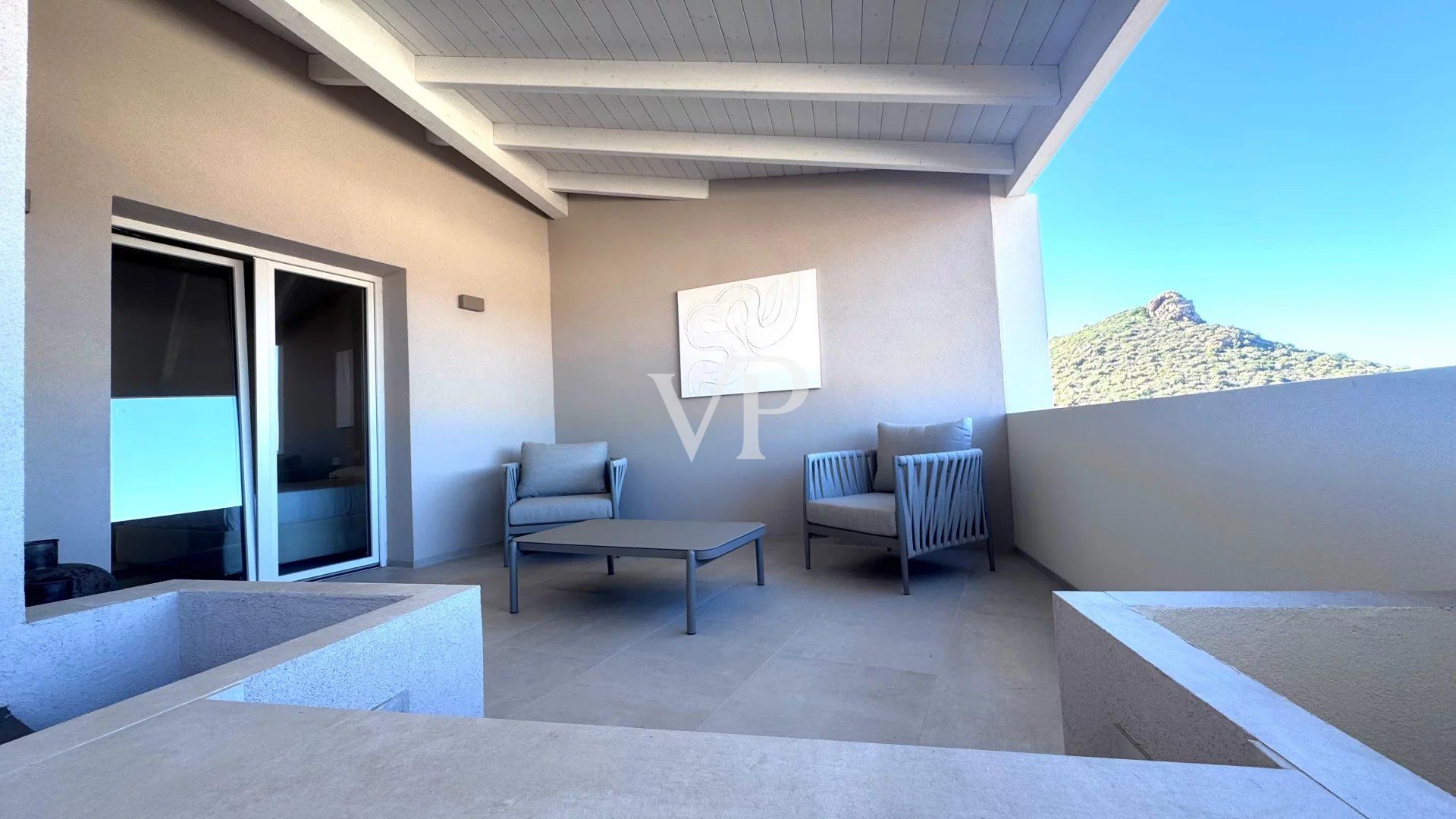 Prestigeträchtiges Penthouse mit atemberaubender Terrasse mit Meerblick