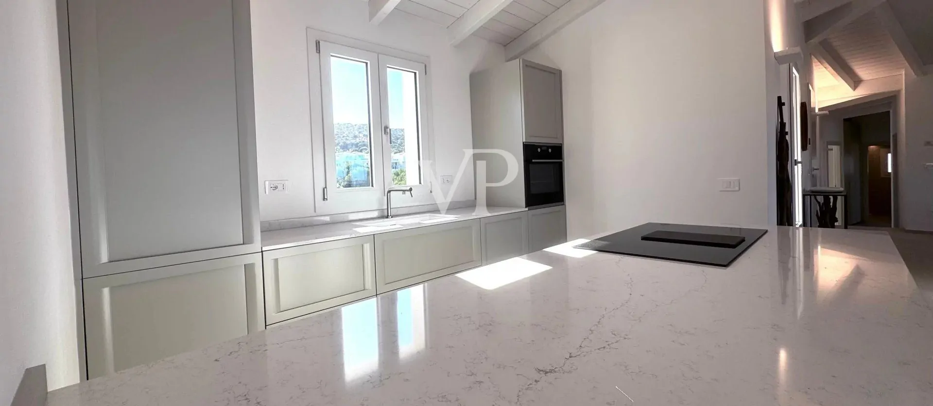 Prestigioso ático con impresionante terraza con vistas al mar