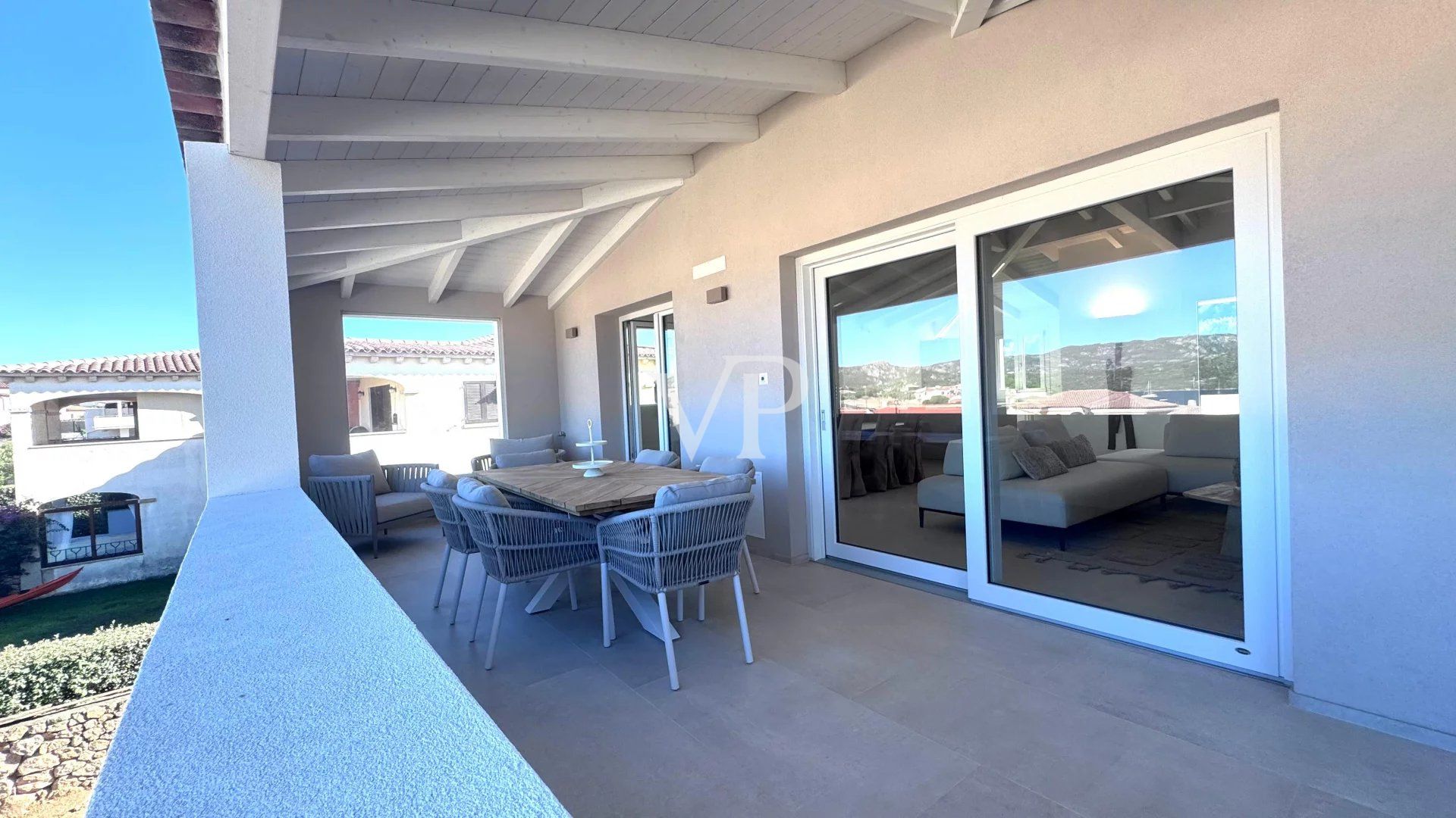 Prestigeträchtiges Penthouse mit atemberaubender Terrasse mit Meerblick