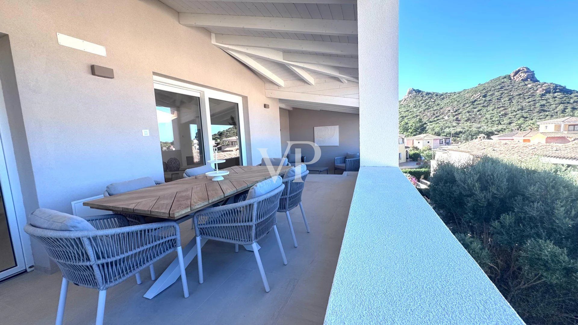 Prestigeträchtiges Penthouse mit atemberaubender Terrasse mit Meerblick