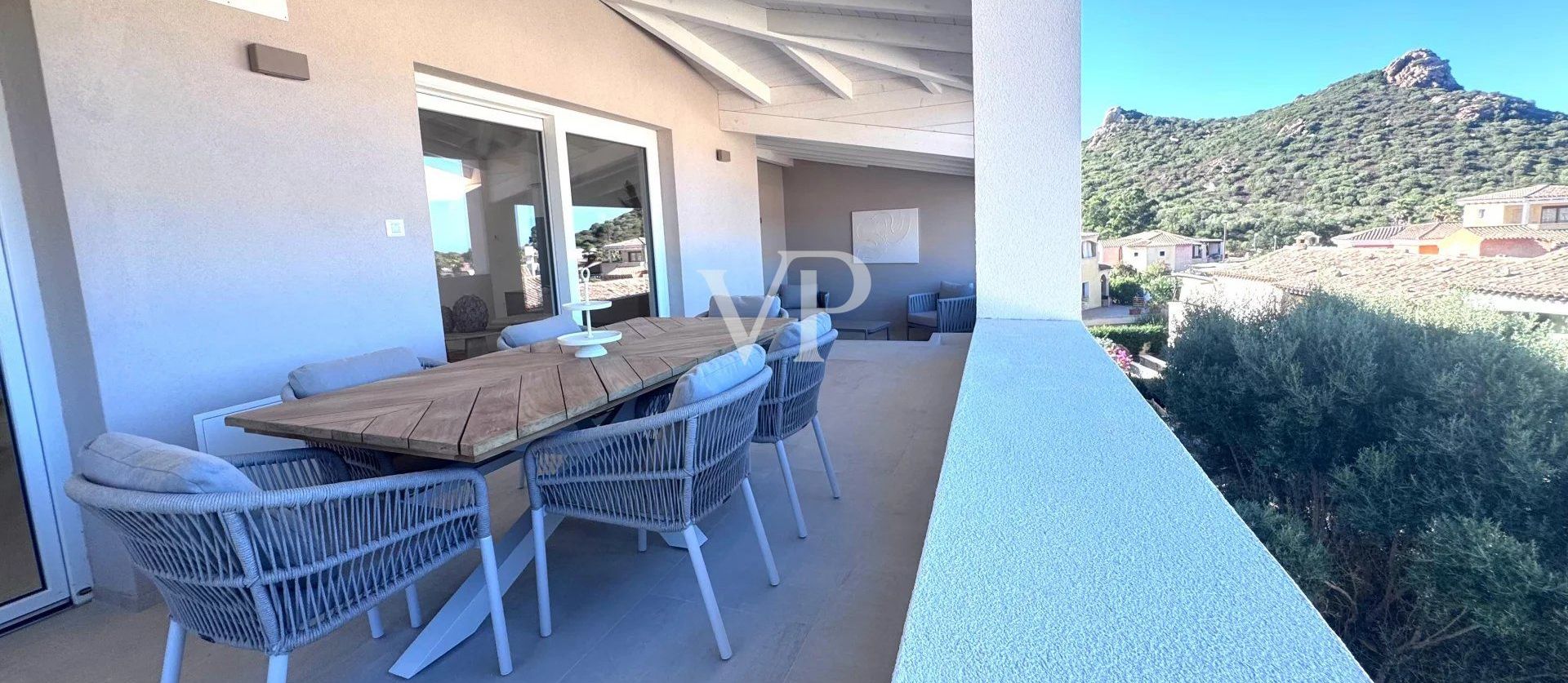 Prestigeträchtiges Penthouse mit atemberaubender Terrasse mit Meerblick