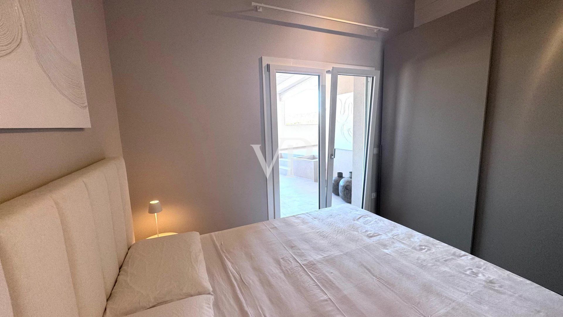 Prestigeträchtiges Penthouse mit atemberaubender Terrasse mit Meerblick