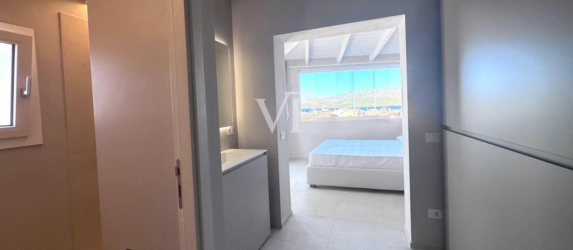 Prestigeträchtiges Penthouse mit atemberaubender Terrasse mit Meerblick
