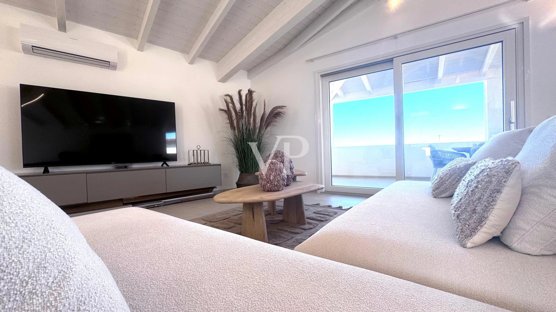 Prestigeträchtiges Penthouse mit atemberaubender Terrasse mit Meerblick
