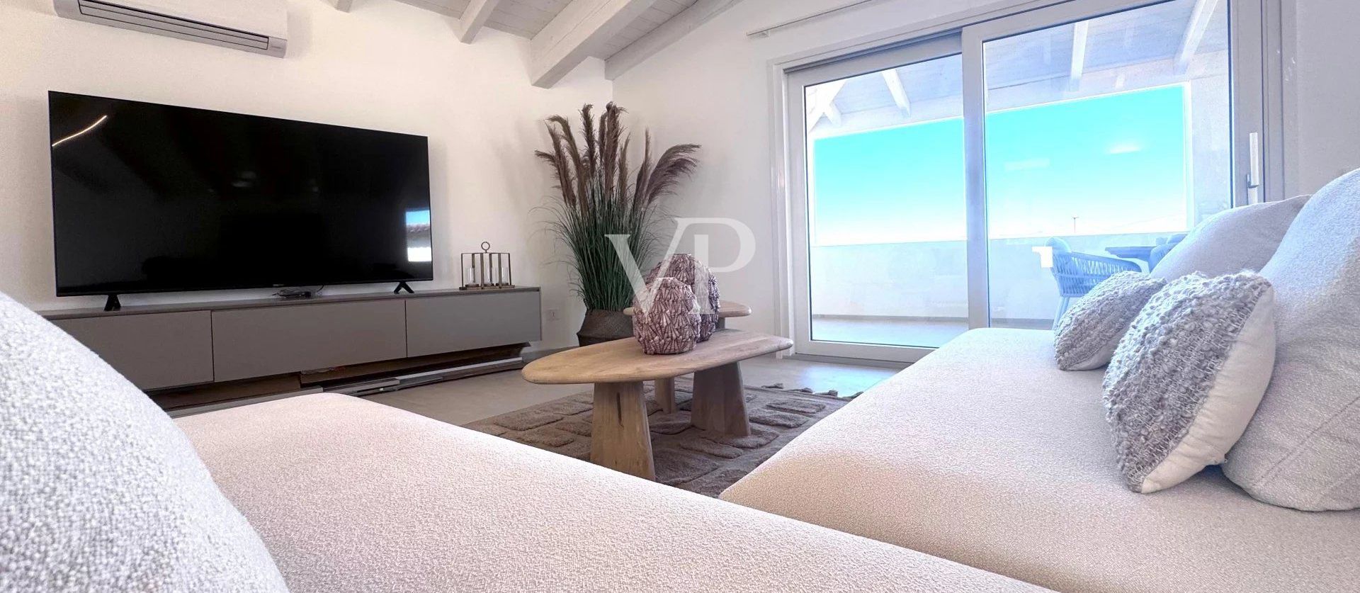 Prestigeträchtiges Penthouse mit atemberaubender Terrasse mit Meerblick
