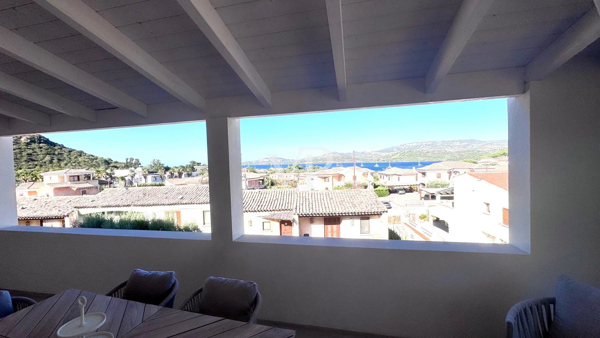 Prestigeträchtiges Penthouse mit atemberaubender Terrasse mit Meerblick