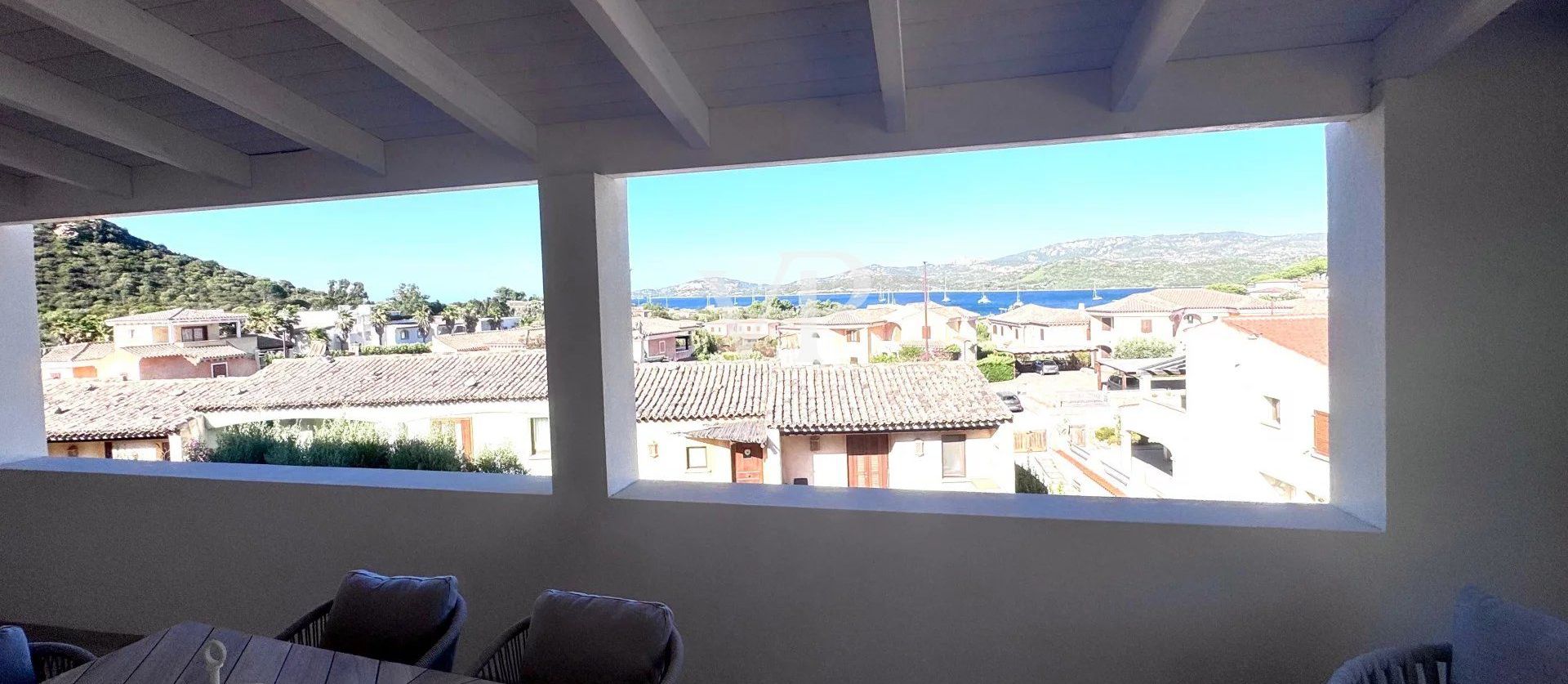 Prestigeträchtiges Penthouse mit atemberaubender Terrasse mit Meerblick