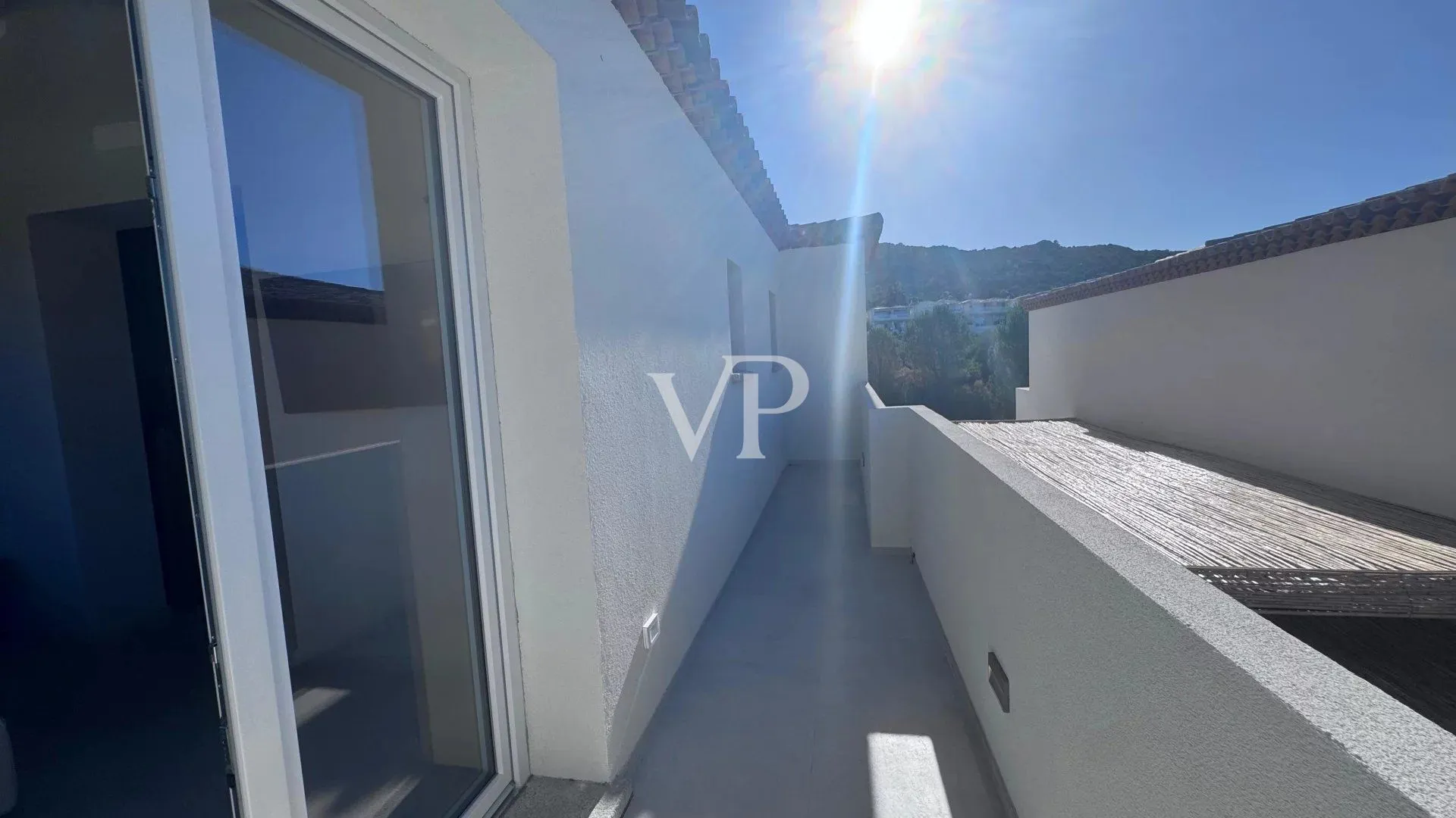 Prestigeträchtiges Penthouse mit atemberaubender Terrasse mit Meerblick