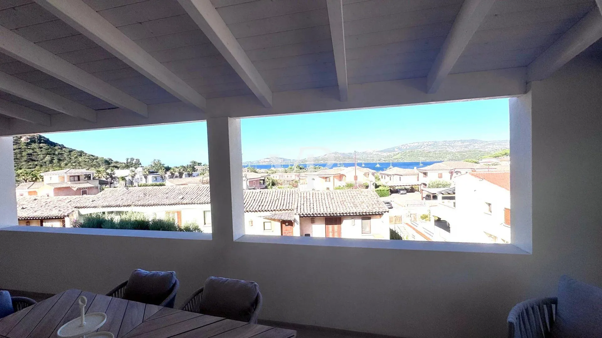 Prestigeträchtiges Penthouse mit atemberaubender Terrasse mit Meerblick