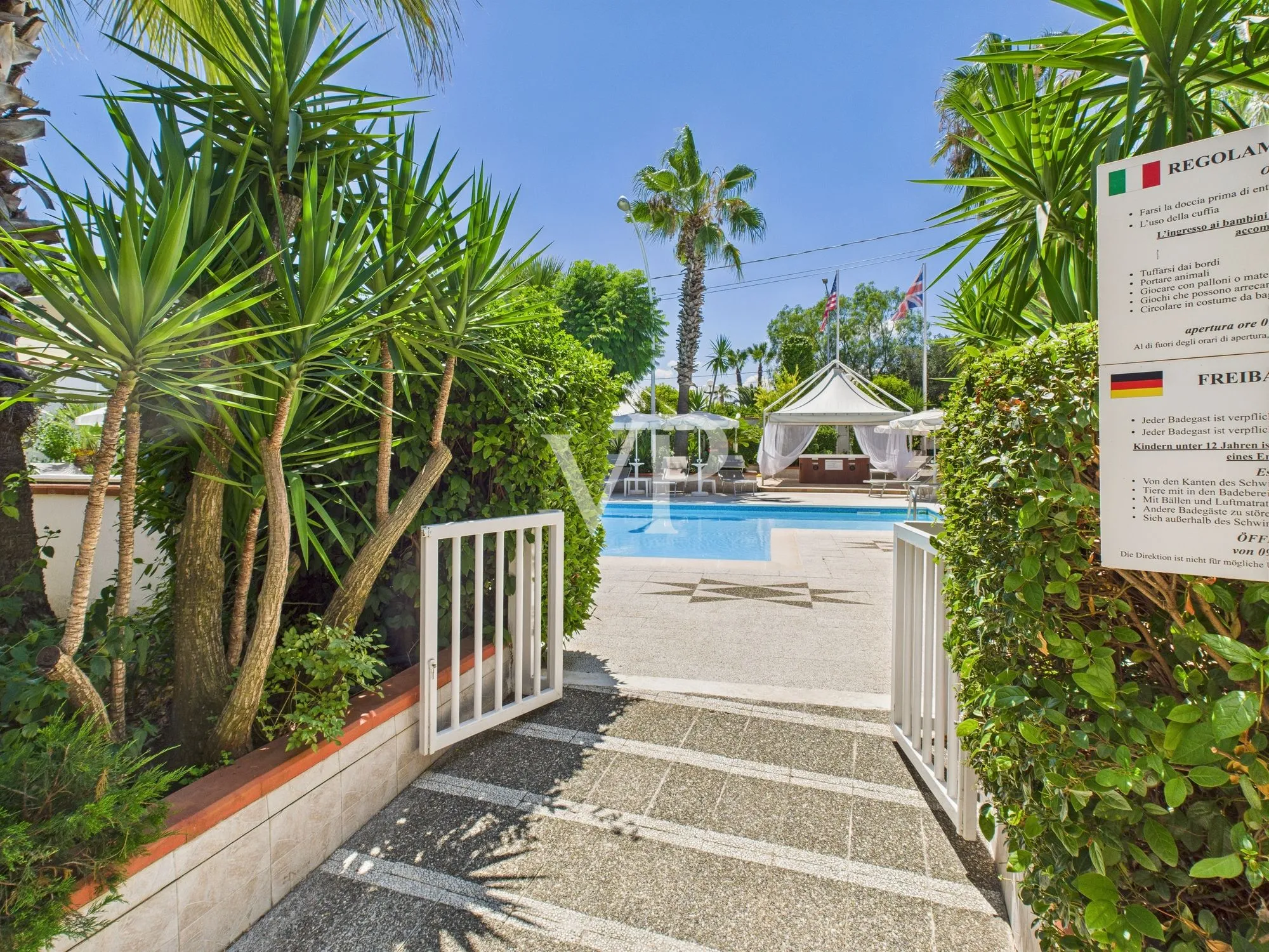 Aktivhotel mit Schwimmbad und tropischem Garten