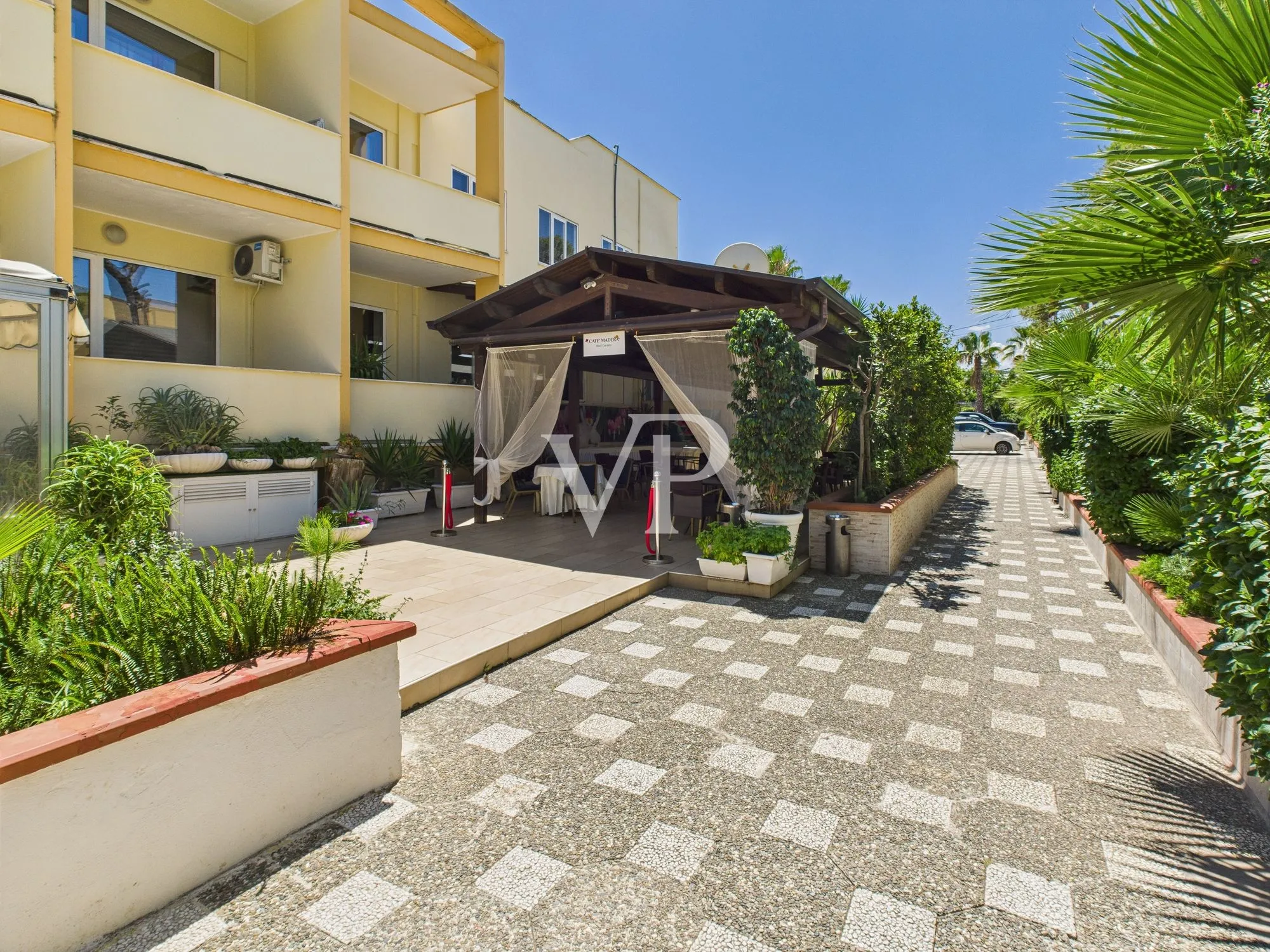 Aktivhotel mit Schwimmbad und tropischem Garten