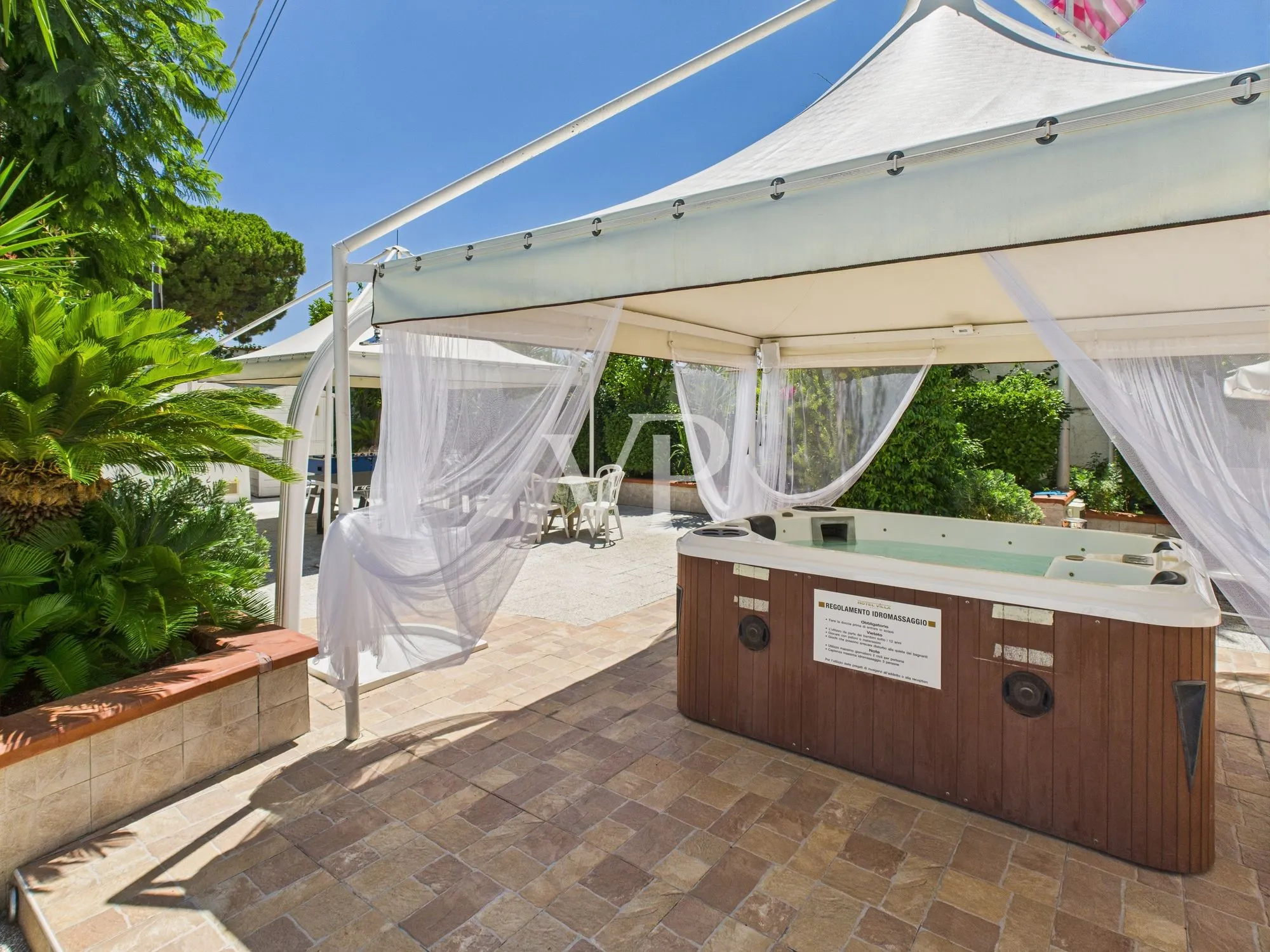 Aktivhotel mit Schwimmbad und tropischem Garten