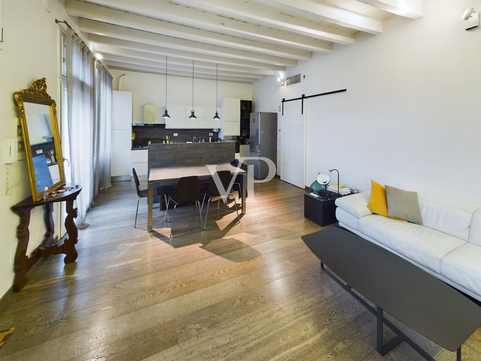 Renovierte Dreizimmerwohnung, zwei Bäder, frei ab November