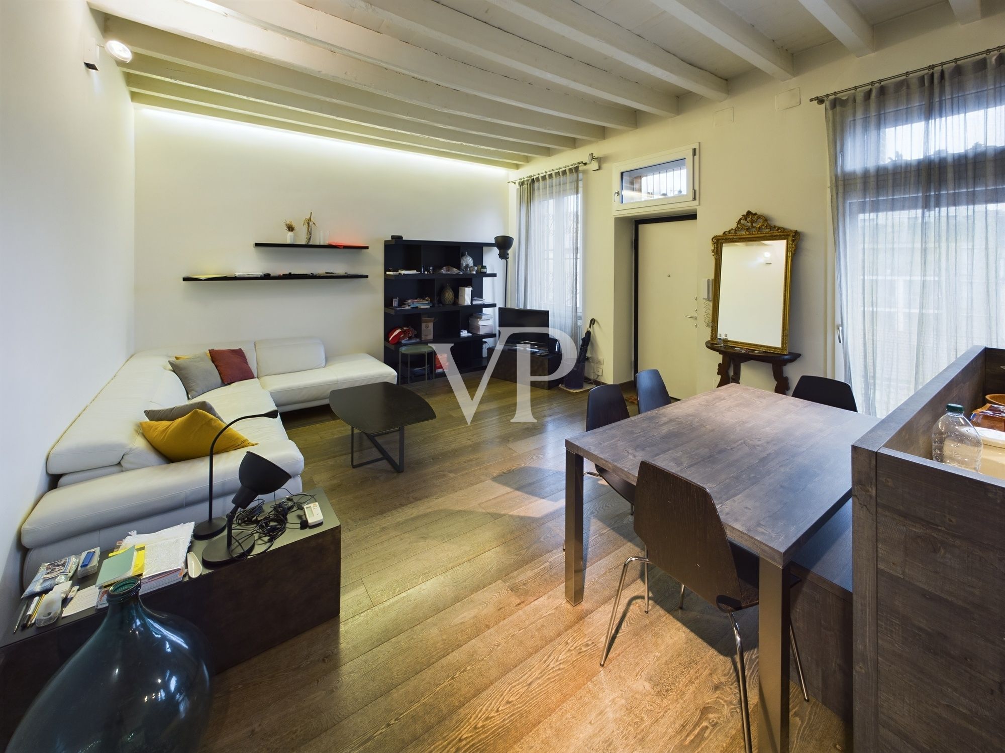 Renovierte Dreizimmerwohnung, zwei Bäder, frei ab November