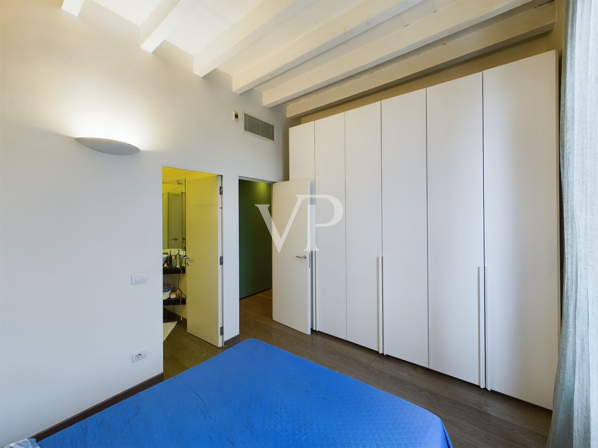 Renovierte Dreizimmerwohnung, zwei Bäder, frei ab November