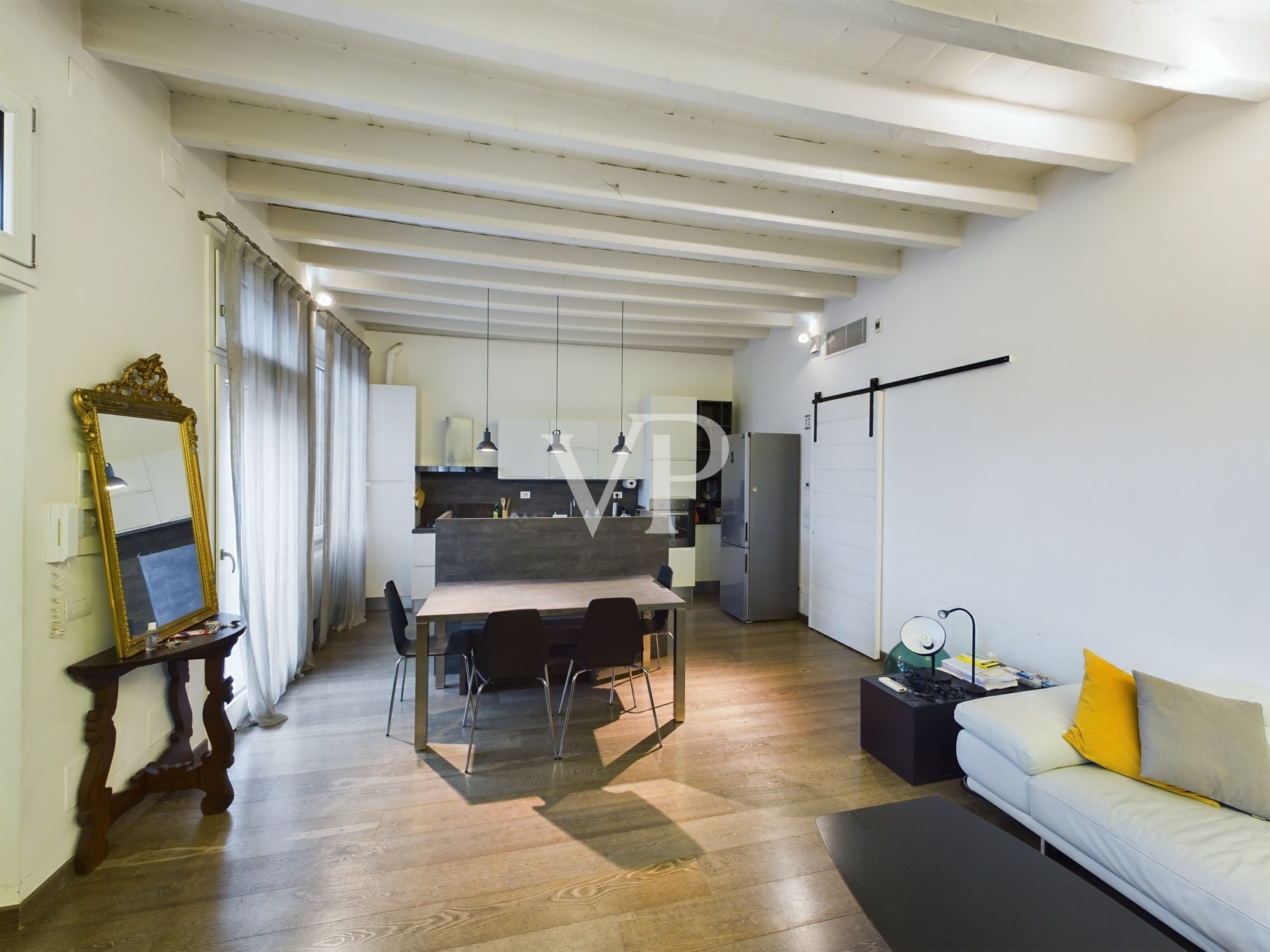 Renovierte Dreizimmerwohnung, zwei Bäder, frei ab November