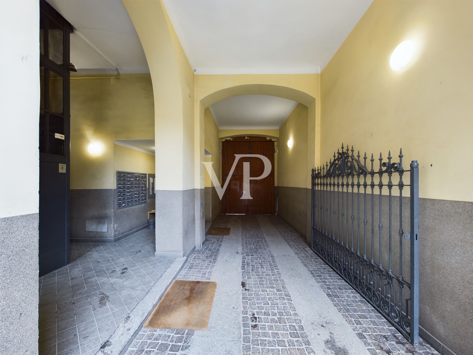 Renovierte Dreizimmerwohnung, zwei Bäder, frei ab November