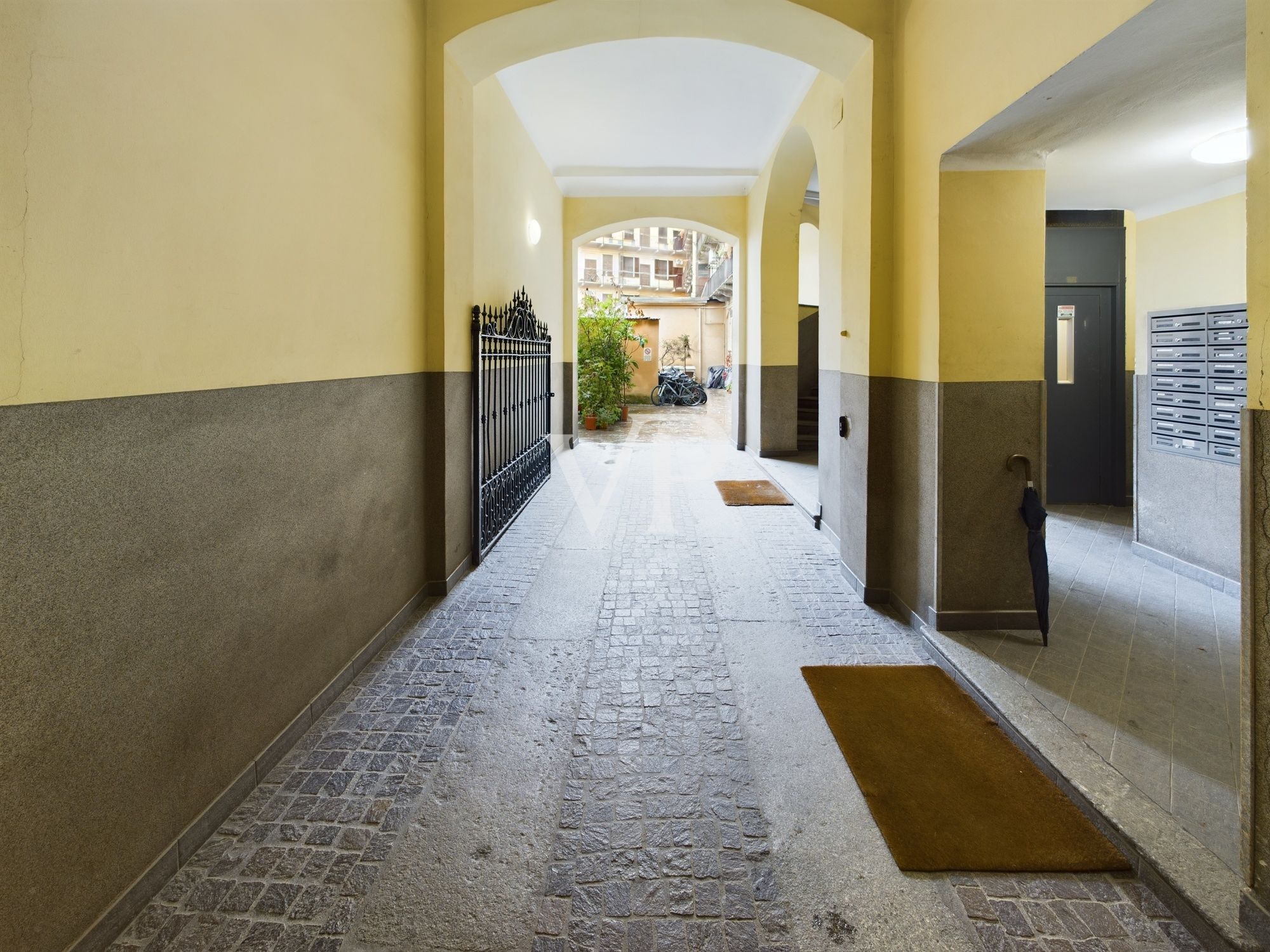 Renovierte Dreizimmerwohnung, zwei Bäder, frei ab November