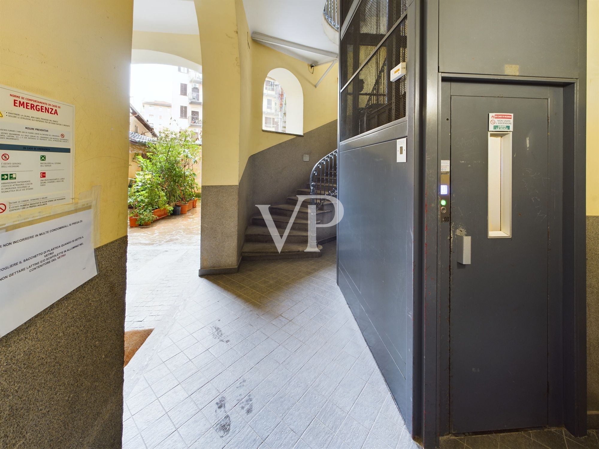 Renovierte Dreizimmerwohnung, zwei Bäder, frei ab November