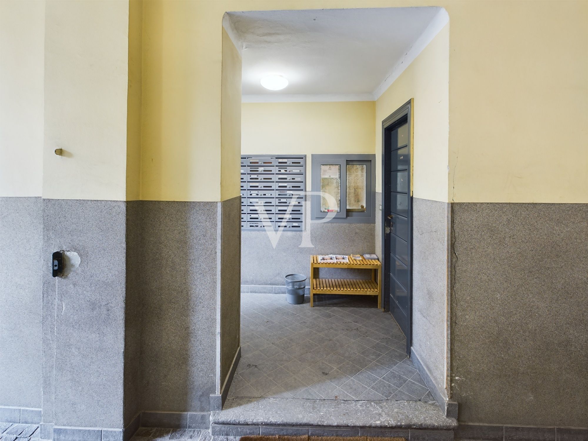 Renovierte Dreizimmerwohnung, zwei Bäder, frei ab November