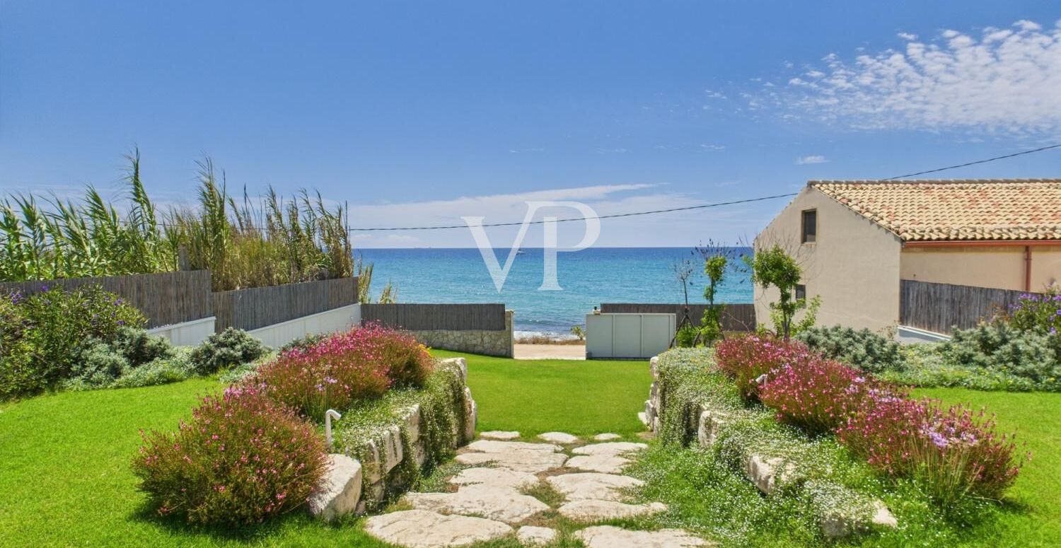 Exclusiva villa de diseño entre mar y naturaleza en Cava D'Aliga - Sicilia Oriental