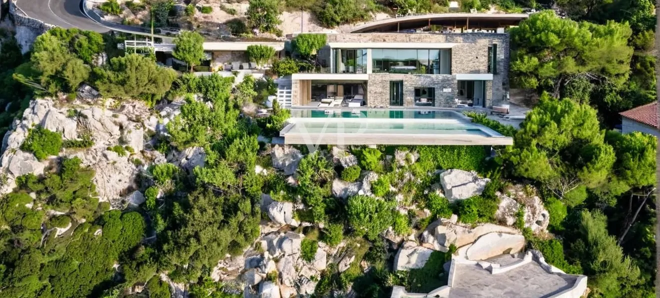 Baugrundstück mit genehmigtem Villenprojekt und traumhaftem Meerblick auf Cala di Volpe