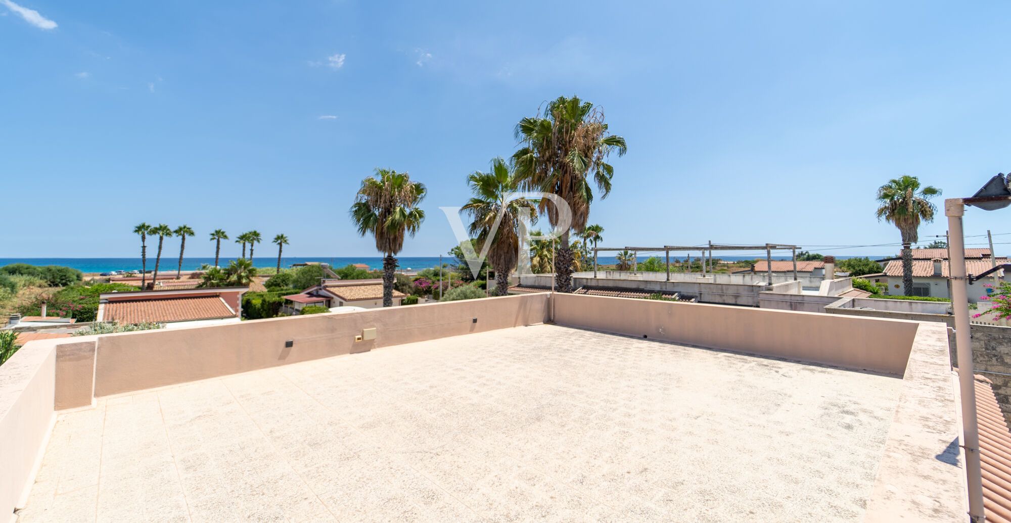 Chalet independiente junto al mar
