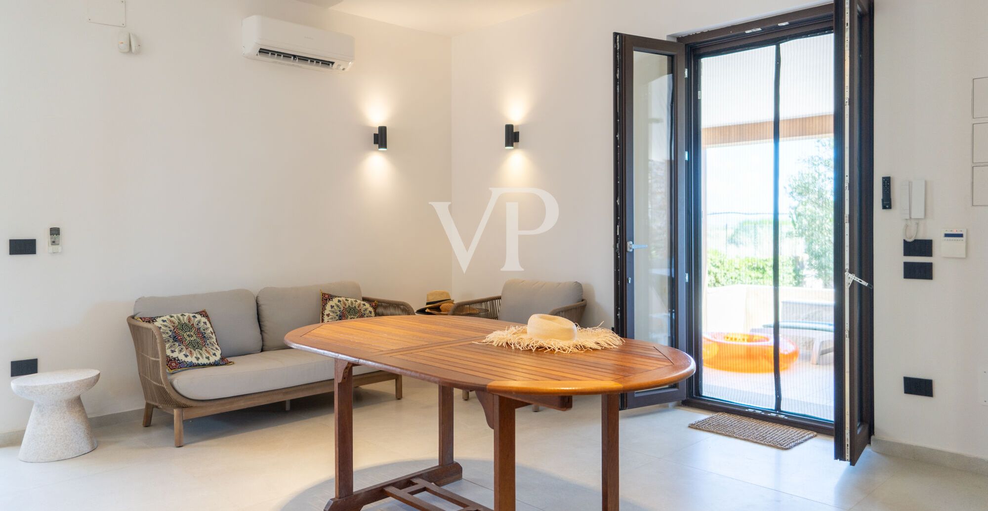 Chalet independiente junto al mar