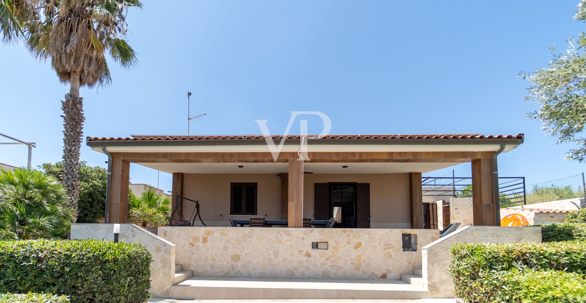 Chalet independiente junto al mar