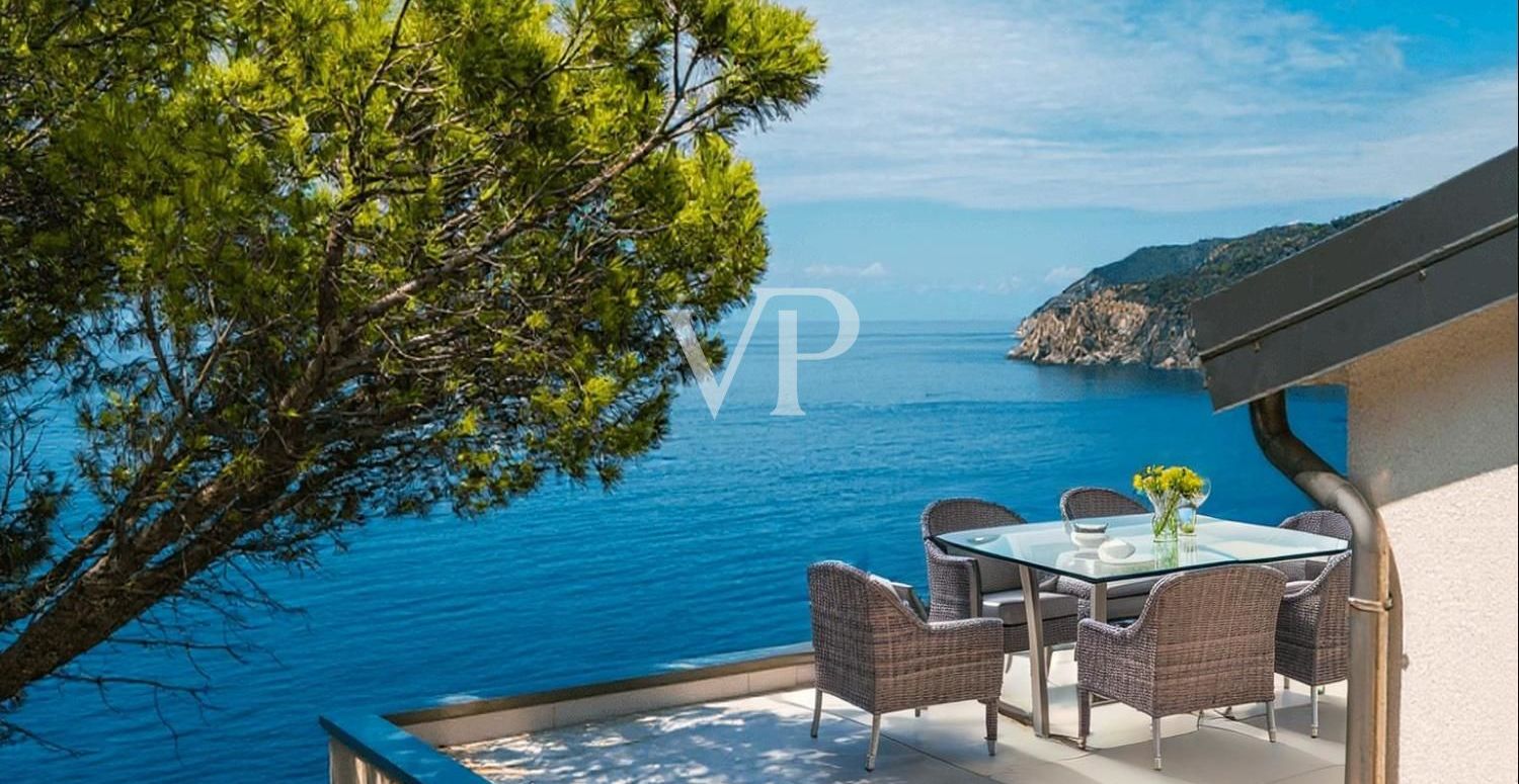 Maravilloso ático en construcción con vistas panorámicas al mar
