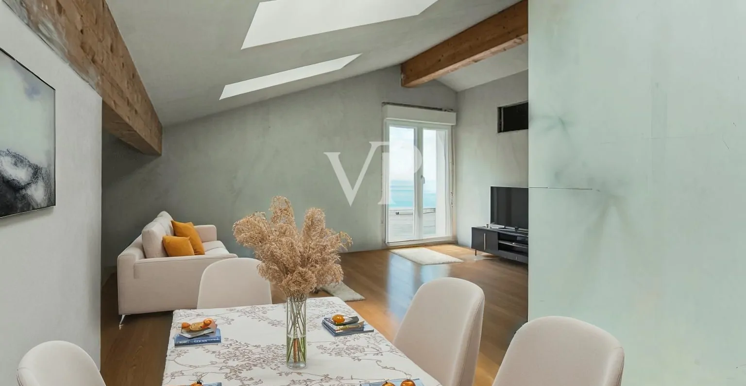 Wunderschönes Penthouse im Bau mit Panoramablick aufs Meer