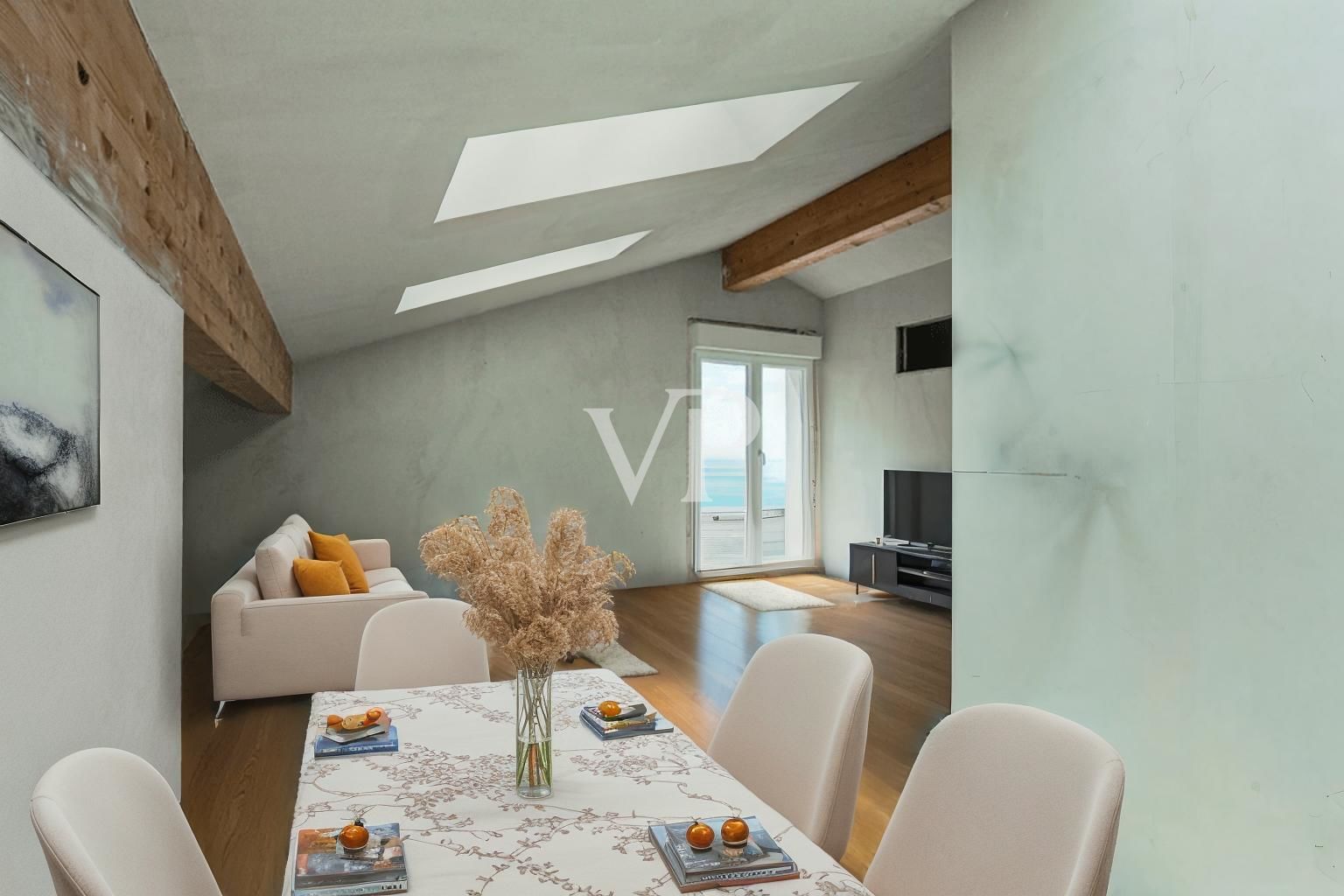 Wunderschönes Penthouse im Bau mit Panoramablick aufs Meer