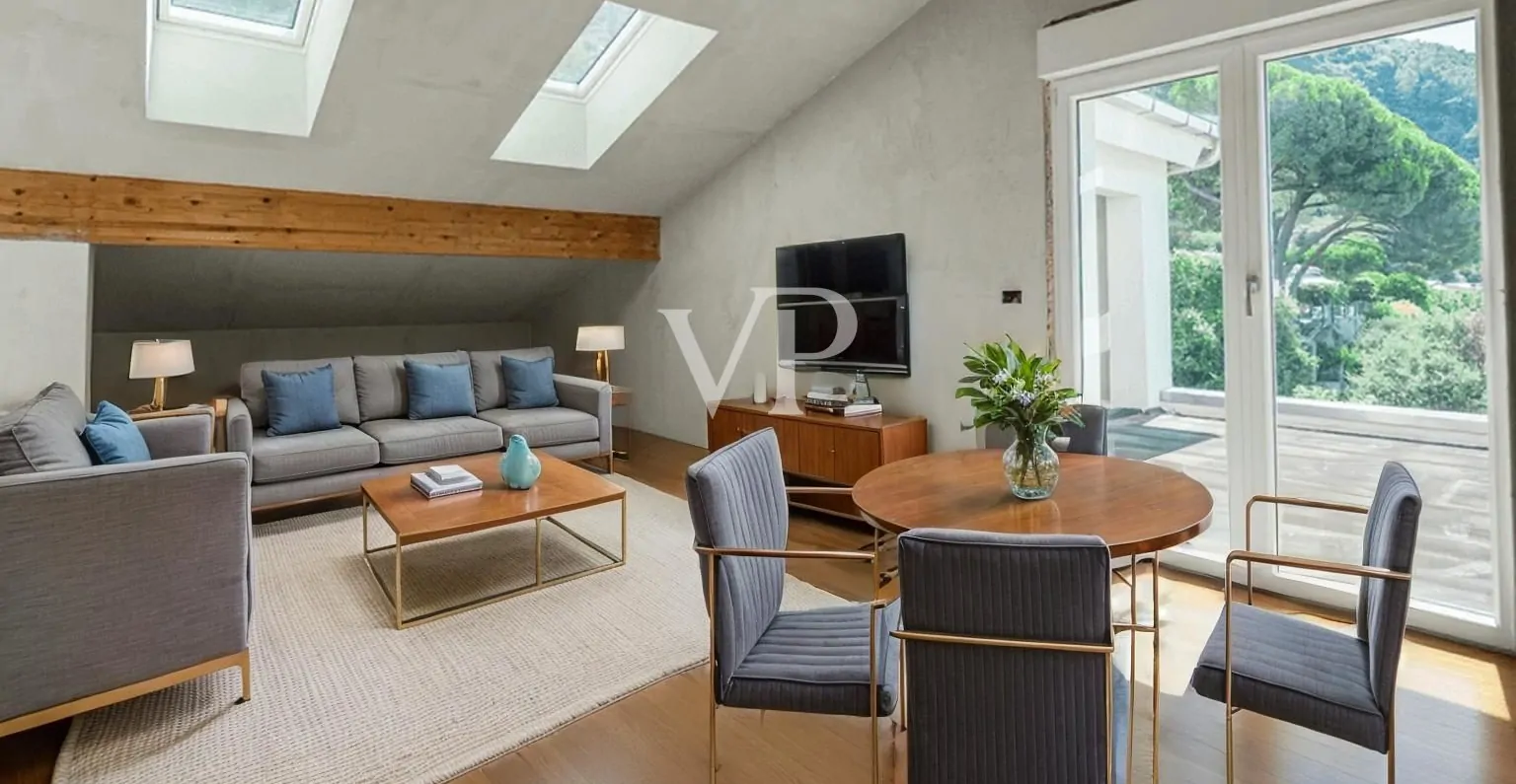 Wunderschönes Penthouse im Bau mit Panoramablick aufs Meer