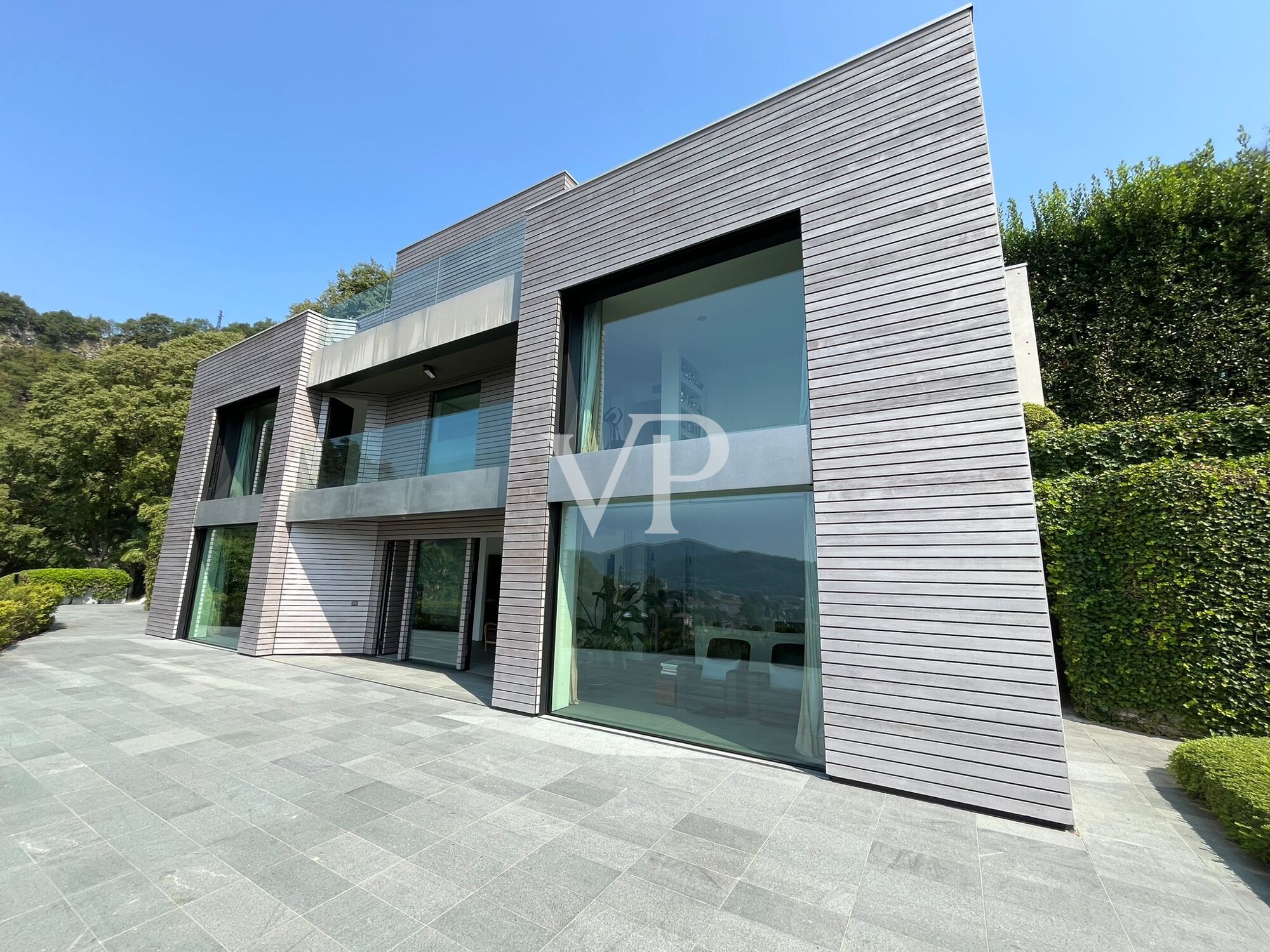 Moderne Villa mit Schwimmbad und herrlichem Blick auf den Comer See