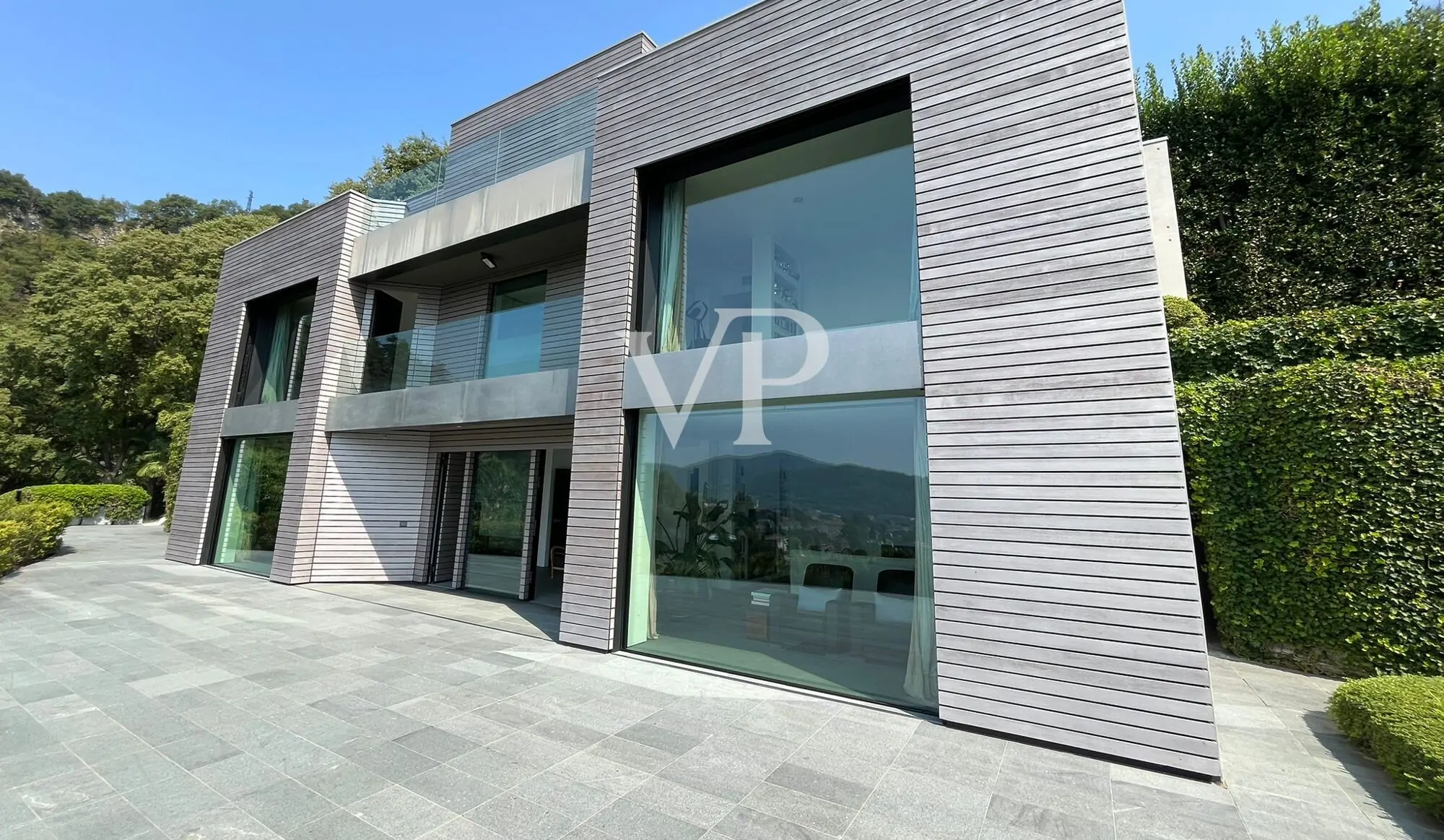 Moderne Villa mit Schwimmbad und herrlichem Blick auf den Comer See