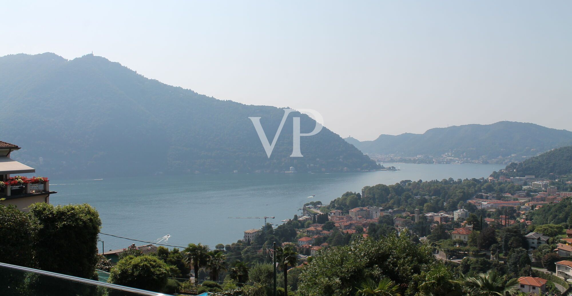 Moderne Villa mit Schwimmbad und herrlichem Blick auf den Comer See