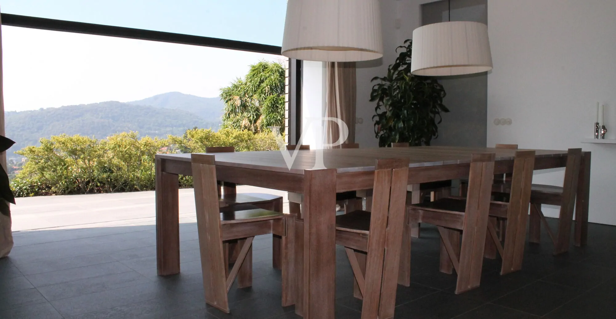 Moderne Villa mit Schwimmbad und herrlichem Blick auf den Comer See