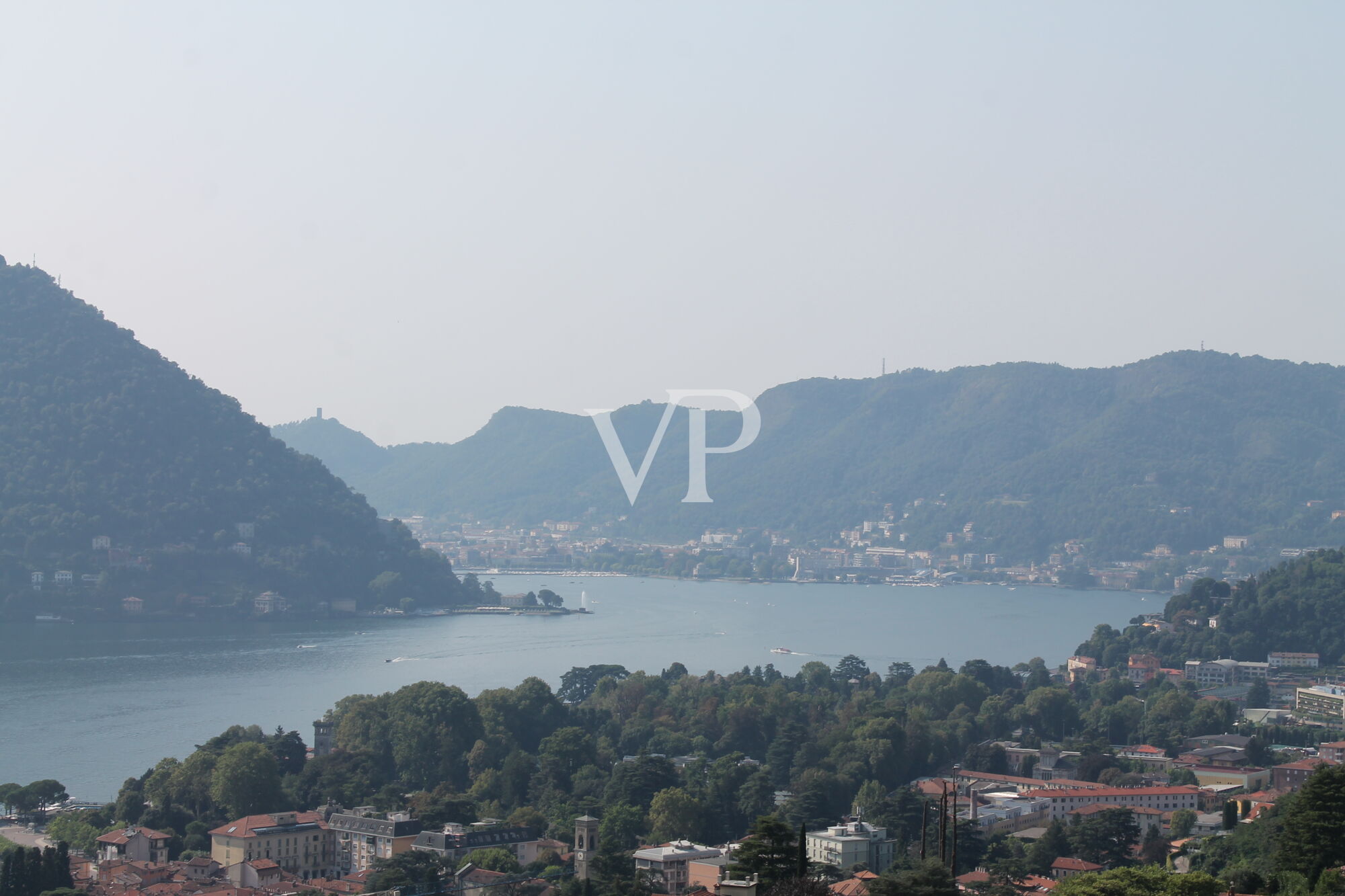 Moderne Villa mit Schwimmbad und herrlichem Blick auf den Comer See