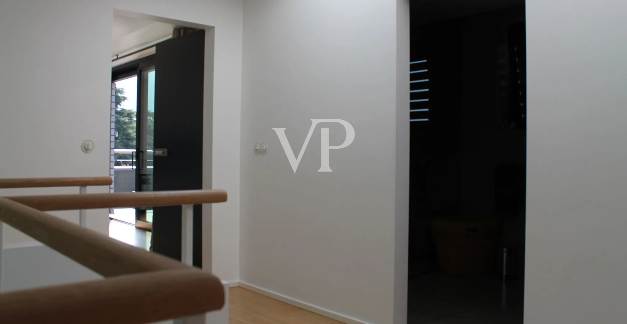 Moderne Villa mit Schwimmbad und herrlichem Blick auf den Comer See