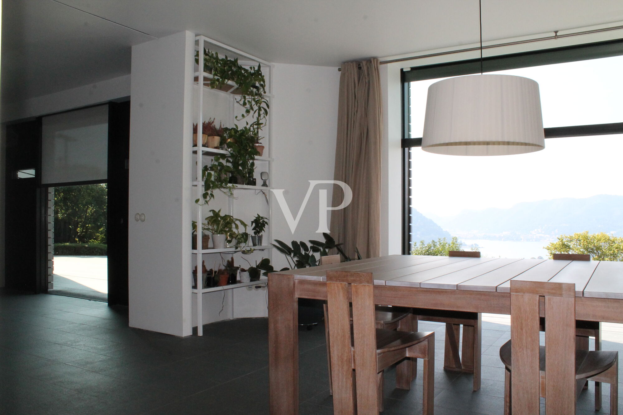 Moderne Villa mit Schwimmbad und herrlichem Blick auf den Comer See