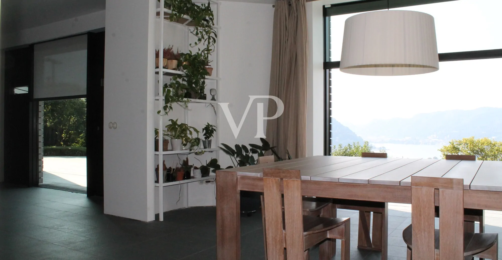 Moderne Villa mit Schwimmbad und herrlichem Blick auf den Comer See