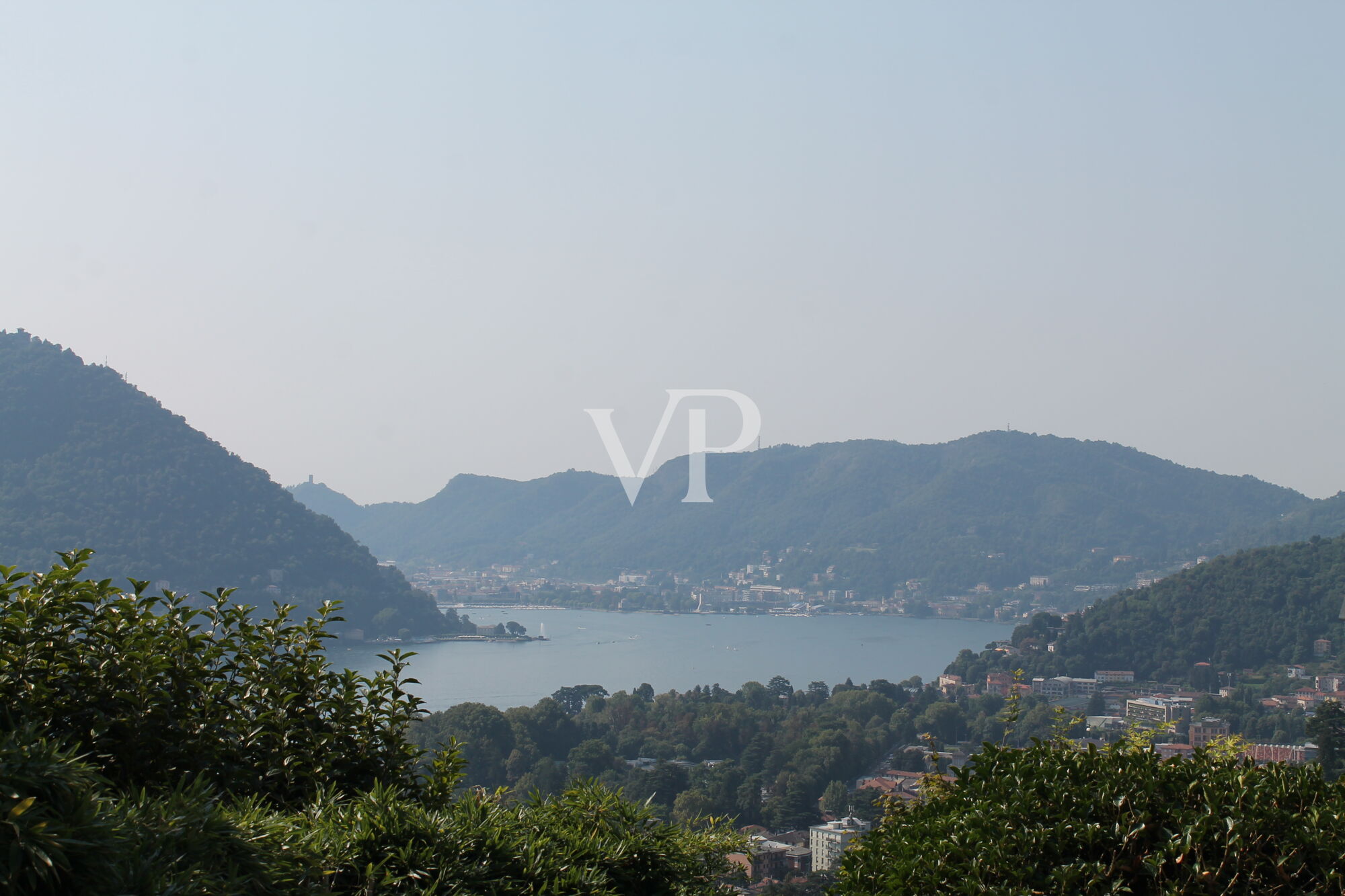 Moderne Villa mit Schwimmbad und herrlichem Blick auf den Comer See