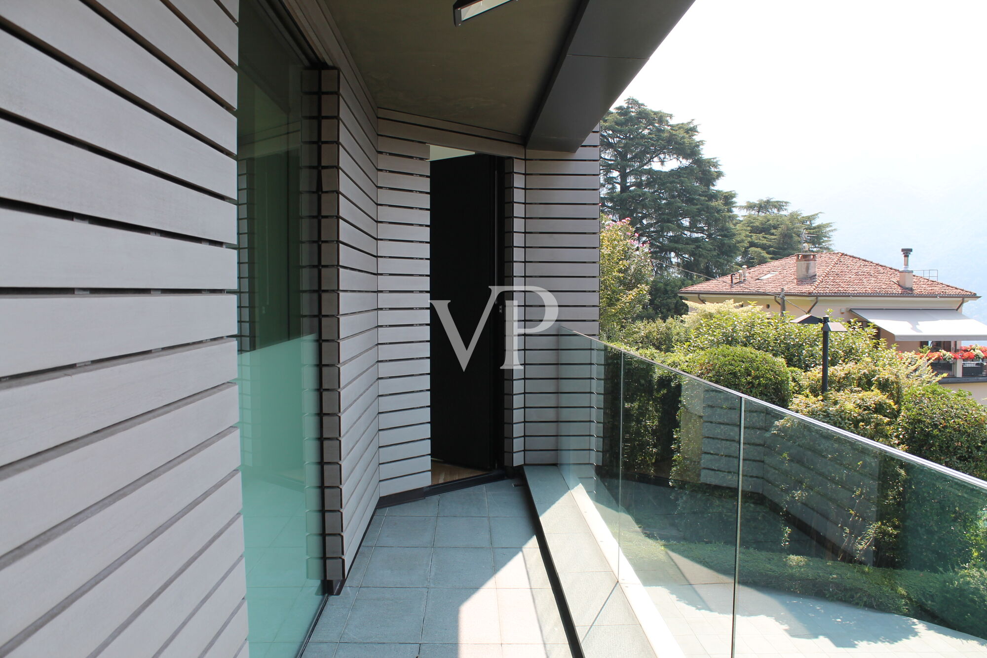 Moderne Villa mit Schwimmbad und herrlichem Blick auf den Comer See