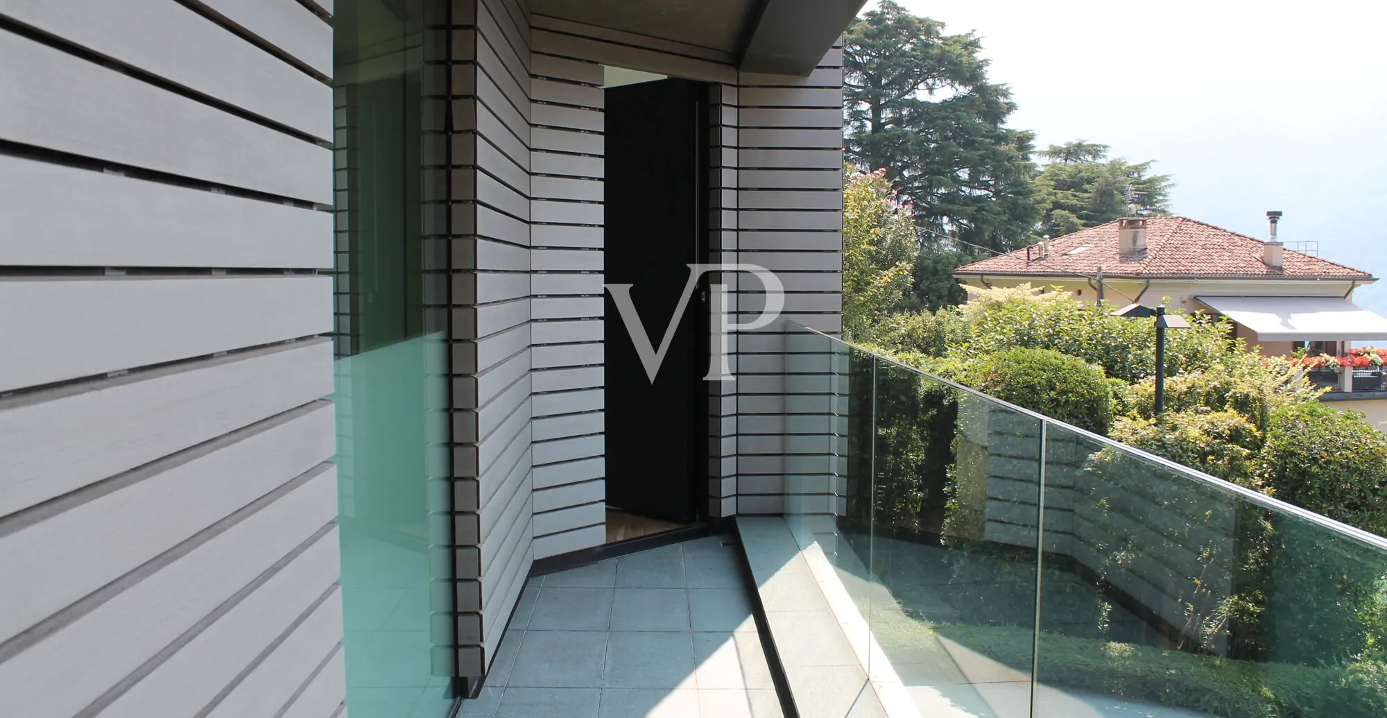 Moderne Villa mit Schwimmbad und herrlichem Blick auf den Comer See