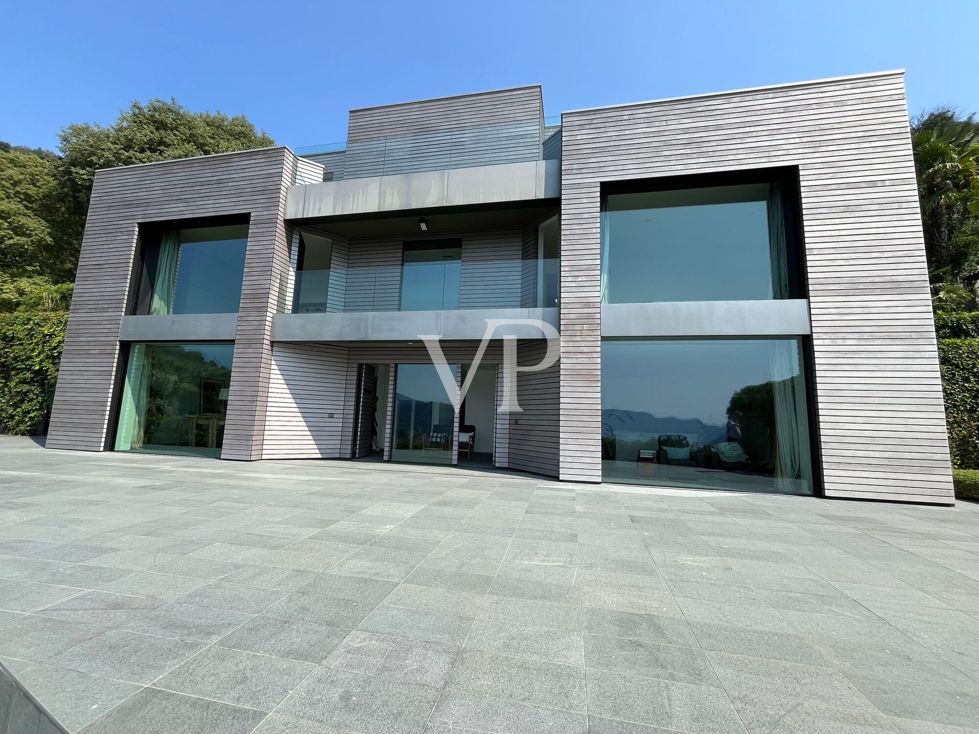 Moderne Villa mit Schwimmbad und herrlichem Blick auf den Comer See