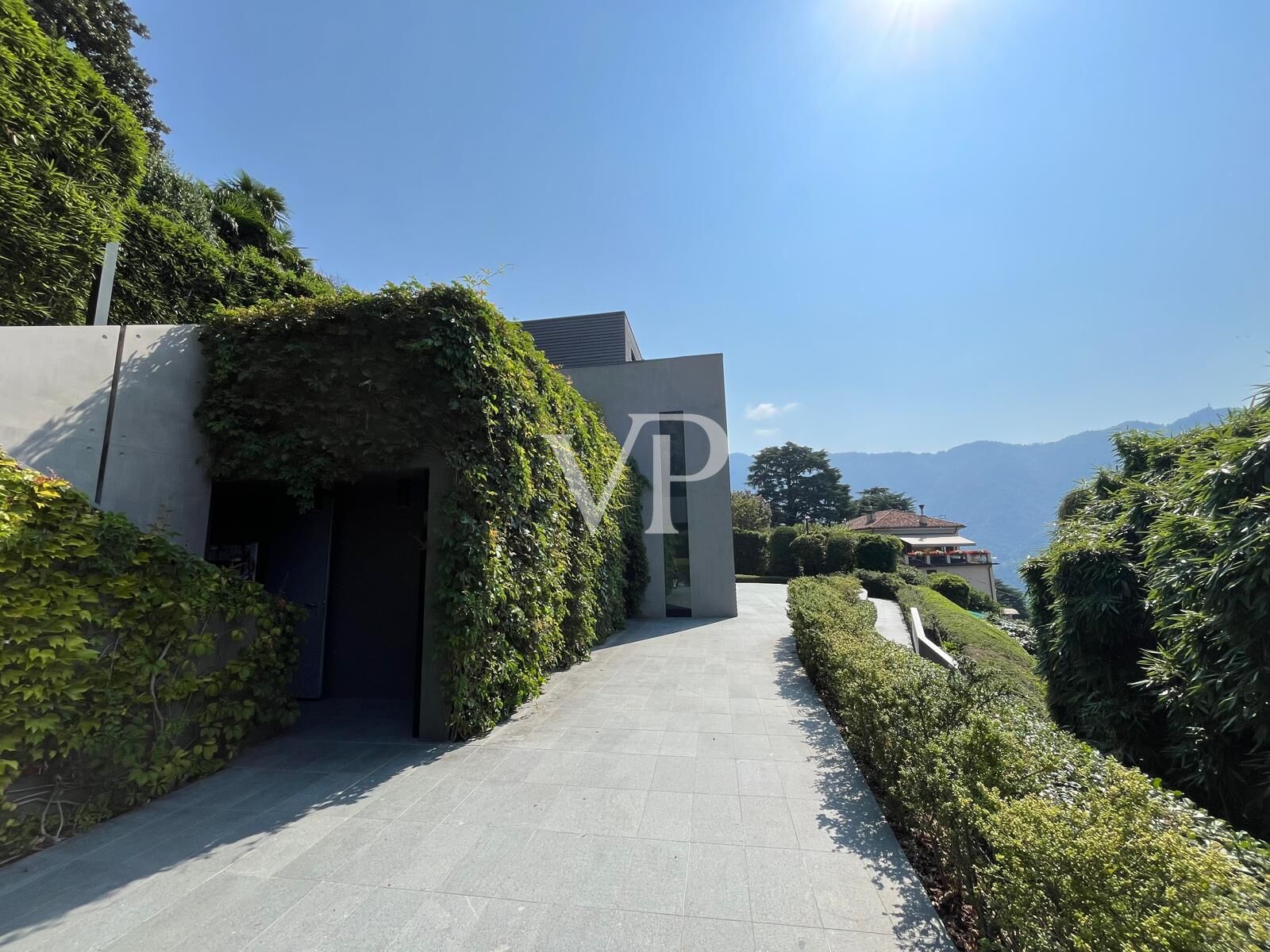 Moderne Villa mit Schwimmbad und herrlichem Blick auf den Comer See