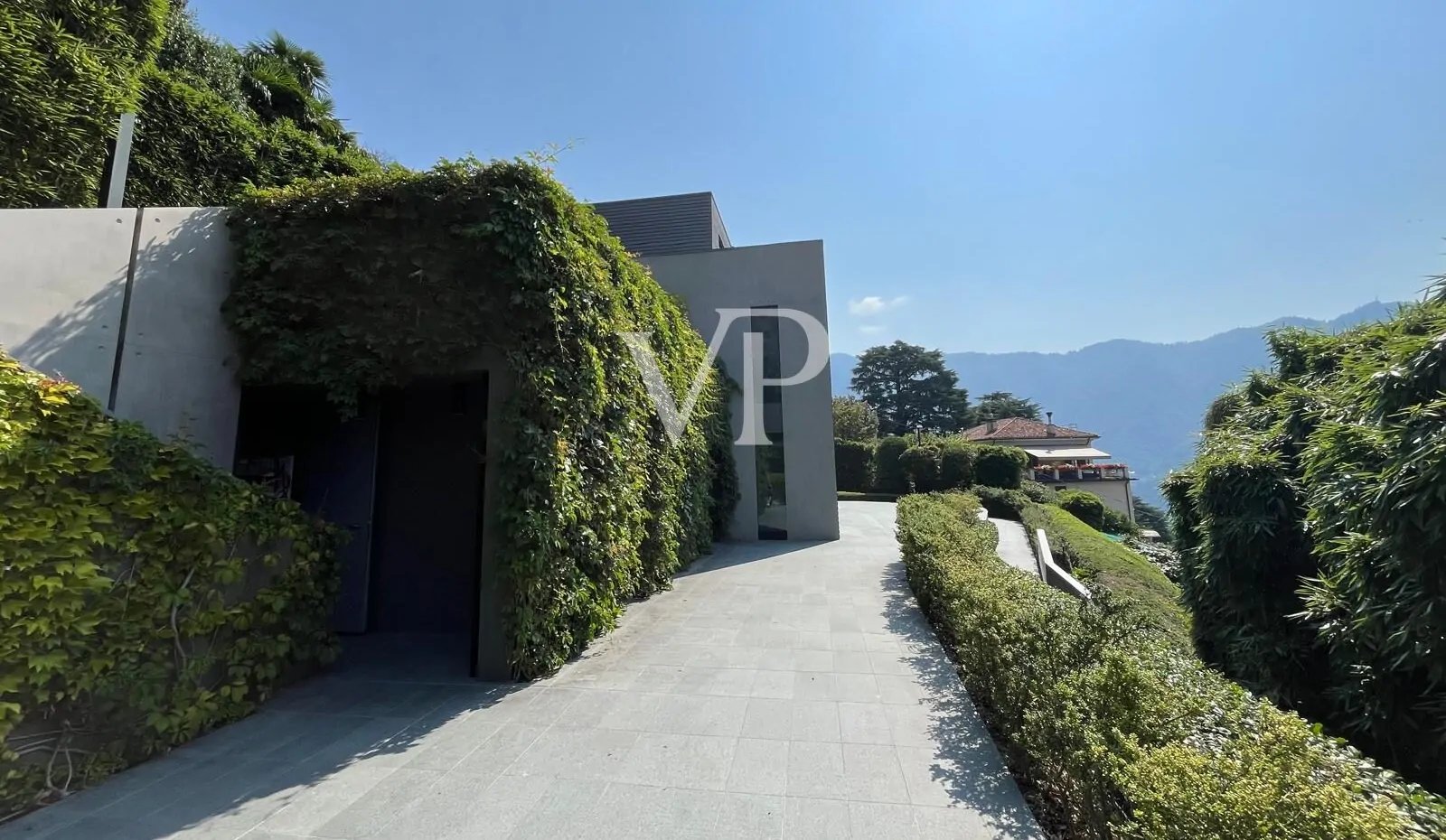 Moderne Villa mit Schwimmbad und herrlichem Blick auf den Comer See