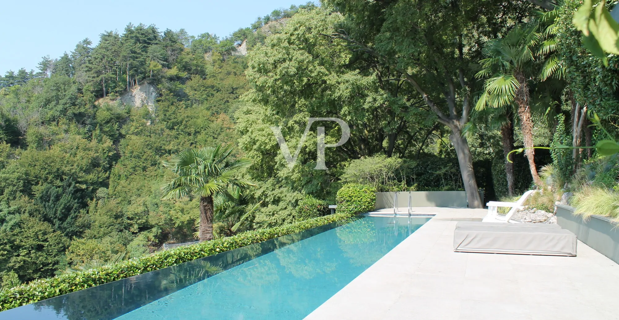 Moderne Villa mit Schwimmbad und herrlichem Blick auf den Comer See