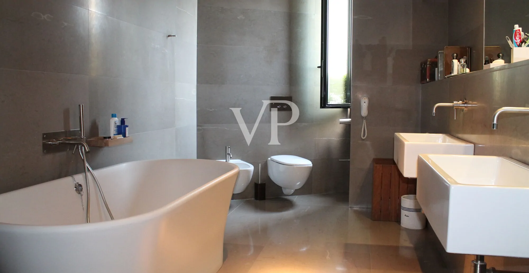 Moderne Villa mit Schwimmbad und herrlichem Blick auf den Comer See