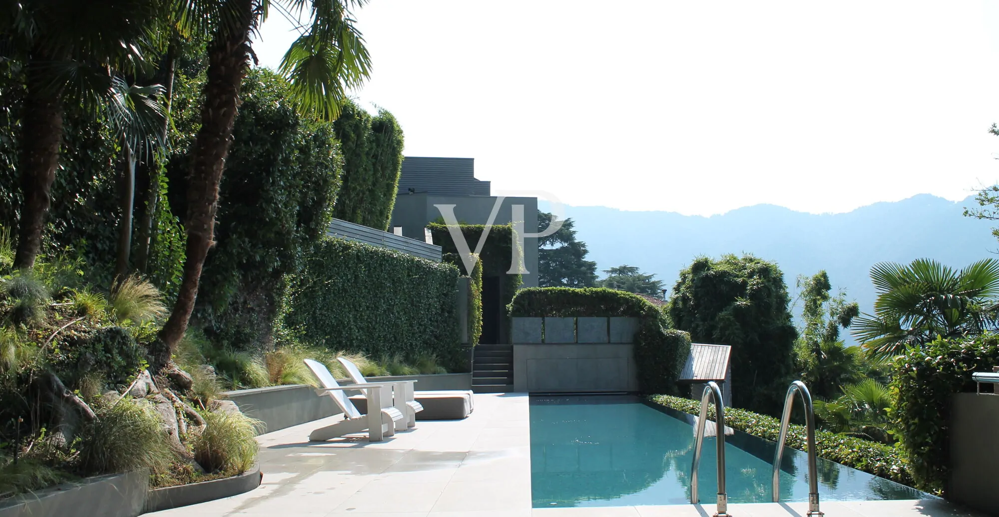 Moderne Villa mit Schwimmbad und herrlichem Blick auf den Comer See